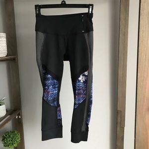 Calia Carrie Underwood Capri Leggings